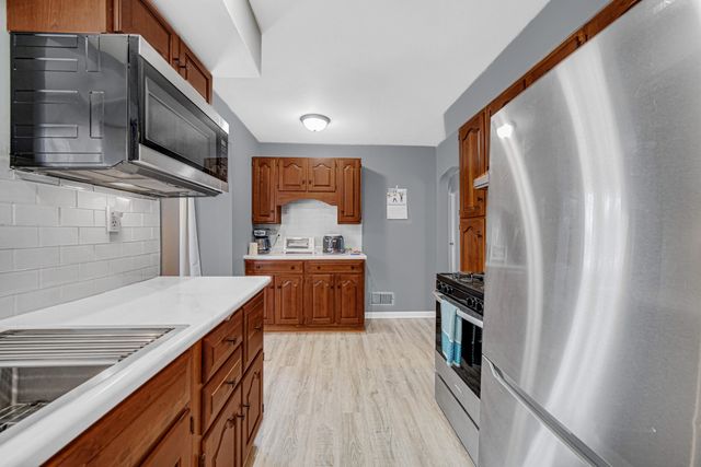 1119 W 38th Place, Hobart, IN 46342