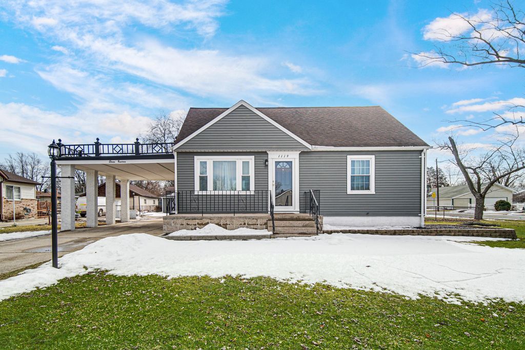 1119 W 38th Place, Hobart, IN 46342