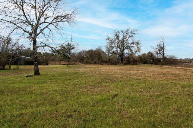 5431 N Us Hwy 77, La Grange, TX 78945