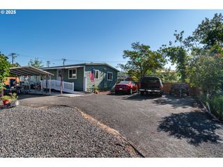 515 Nw PLATEAU Dr, Roseburg, OR 97471