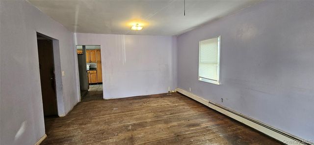 6 Hansen Street, Bay Shore, NY 11706