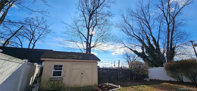 6 Hansen Street, Bay Shore, NY 11706