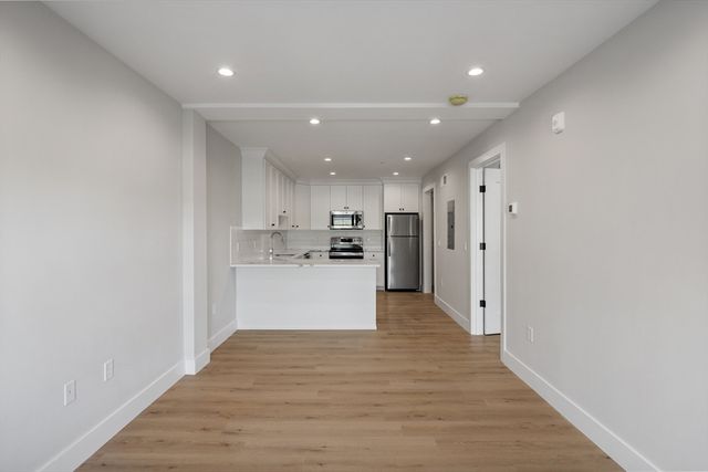 186 Bedford St 204, Lexington, MA 02420