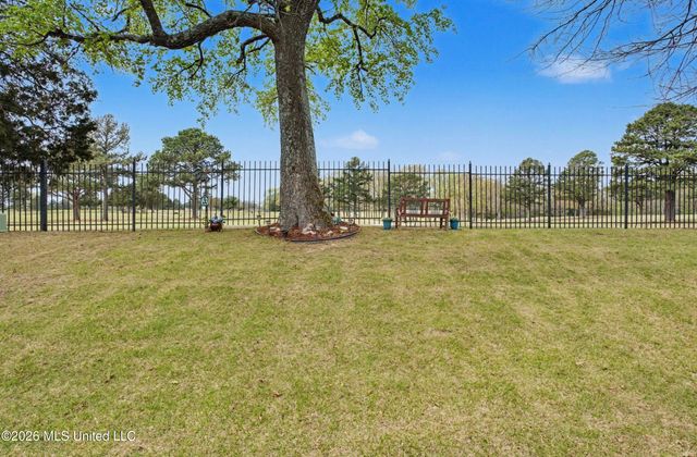 7741 Meadow Ridge Lane, Olive Branch, MS 38654