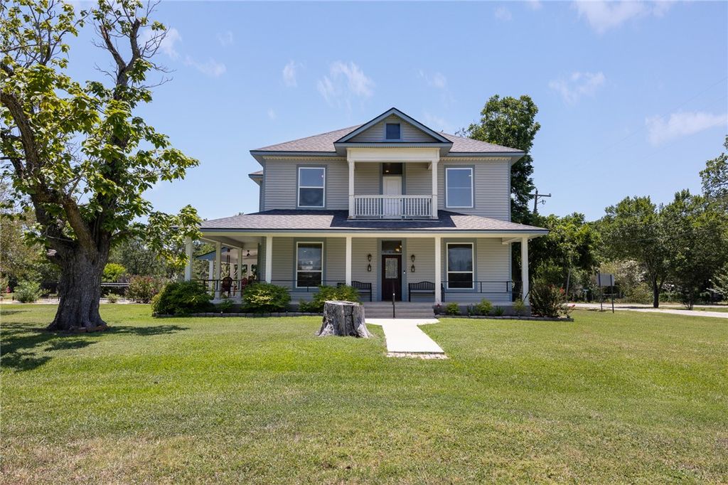 400 South Front Street, Caldwell, TX 77836 — exterior