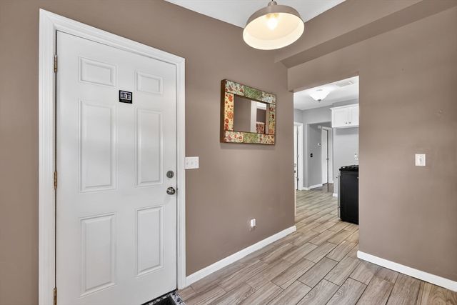 43 Agnes St, Springfield, MA 01118