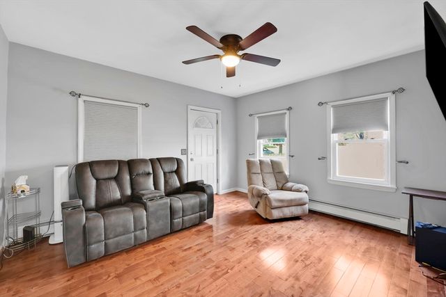 43 Agnes St, Springfield, MA 01118