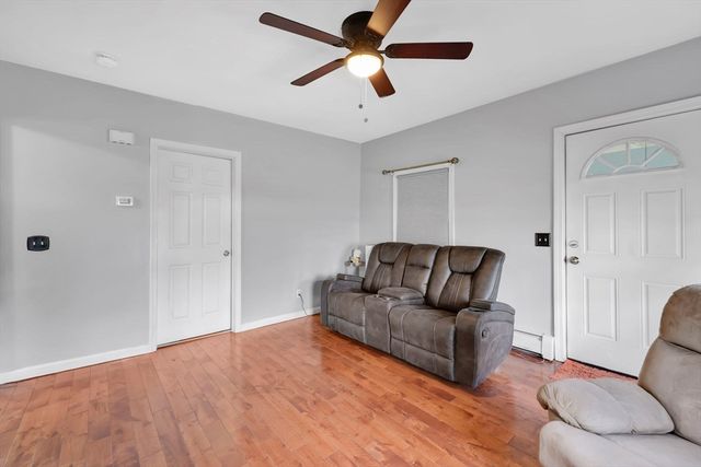 43 Agnes St, Springfield, MA 01118