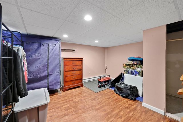43 Agnes St, Springfield, MA 01118