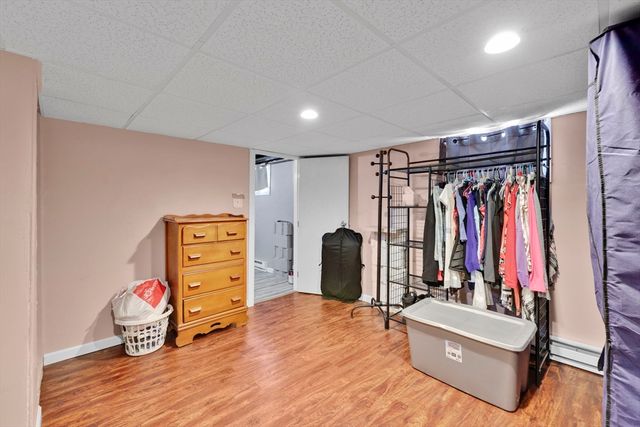 43 Agnes St, Springfield, MA 01118