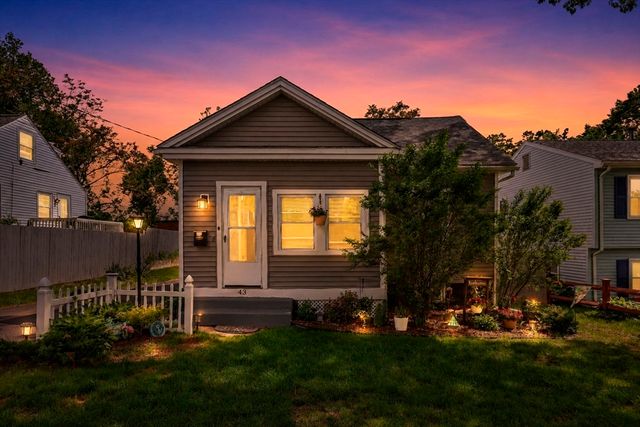 43 Agnes St, Springfield, MA 01118