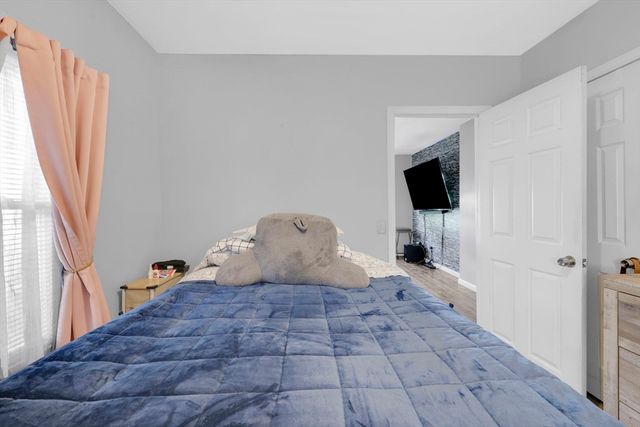 43 Agnes St, Springfield, MA 01118