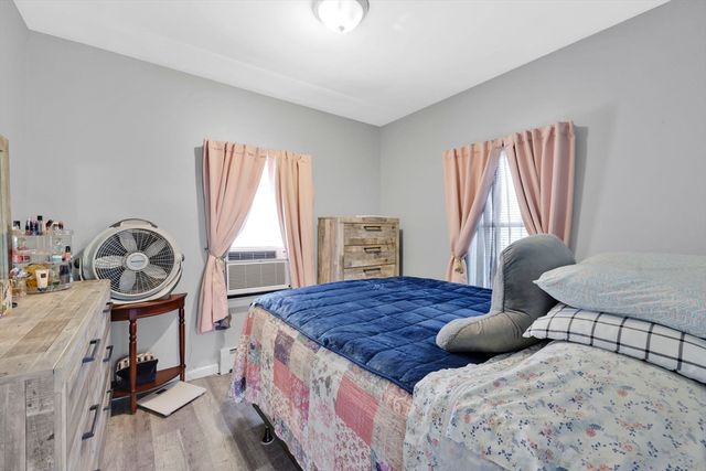 43 Agnes St, Springfield, MA 01118