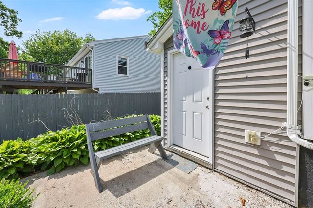 43 Agnes St, Springfield, MA 01118
