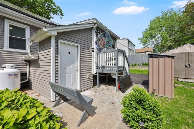 43 Agnes St, Springfield, MA 01118