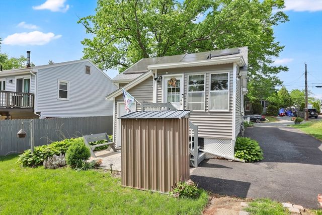 43 Agnes St, Springfield, MA 01118