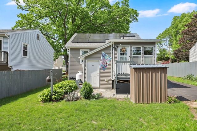 43 Agnes St, Springfield, MA 01118