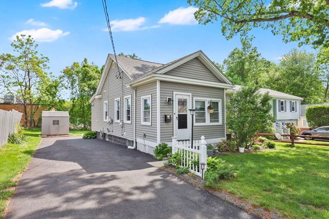 43 Agnes St, Springfield, MA 01118