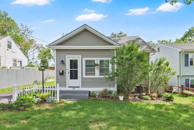 43 Agnes St, Springfield, MA 01118