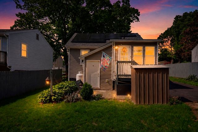 43 Agnes St, Springfield, MA 01118