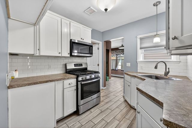 43 Agnes St, Springfield, MA 01118