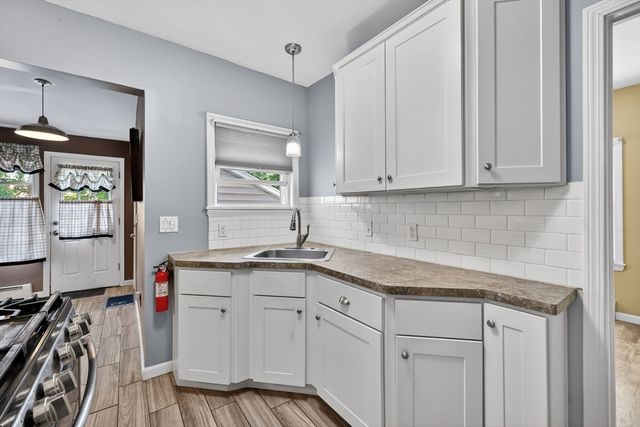 43 Agnes St, Springfield, MA 01118