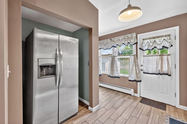 43 Agnes St, Springfield, MA 01118