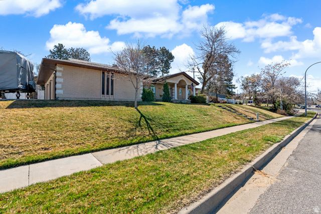 1761 S DAVIS BLVD, Bountiful, UT 84010