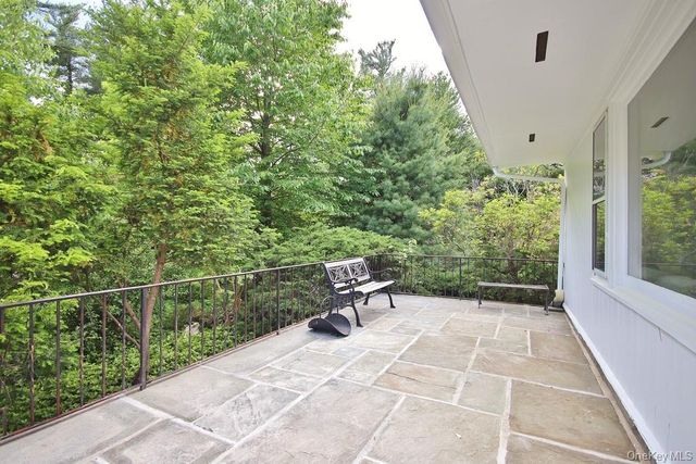 10 Lakeview Road, Ossining, NY 10562