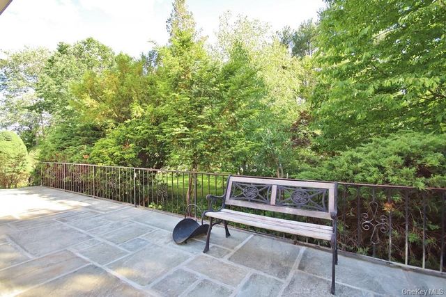 10 Lakeview Road, Ossining, NY 10562