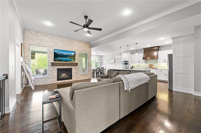 2104 Foxtail Drive, Kearney, MO 64060