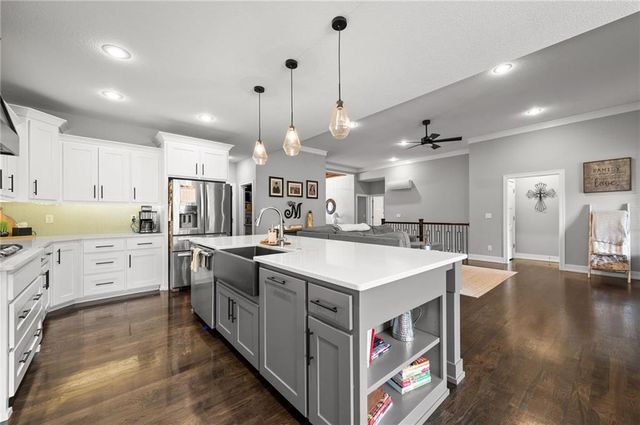2104 Foxtail Drive, Kearney, MO 64060