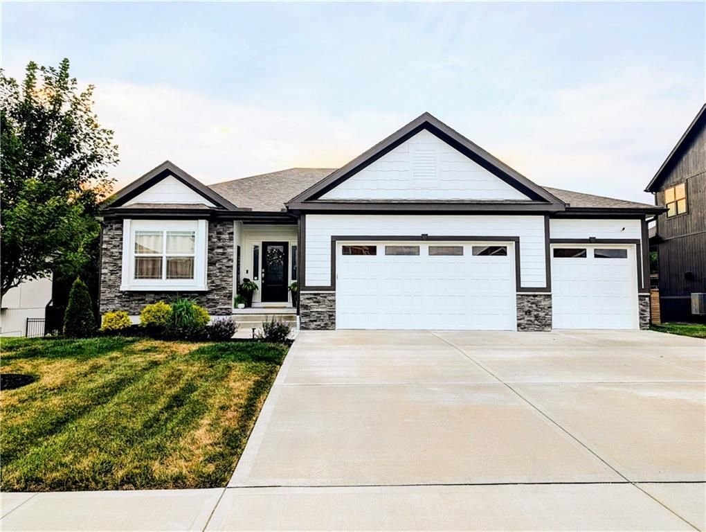 2104 Foxtail Drive, Kearney, MO 64060