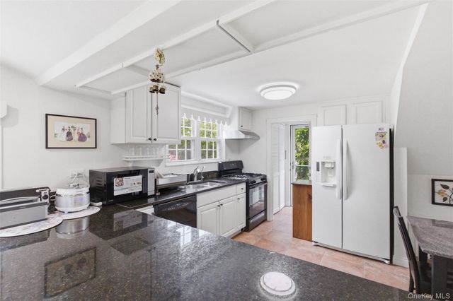 47 Onderdonk Avenue, Manhasset, NY 11030