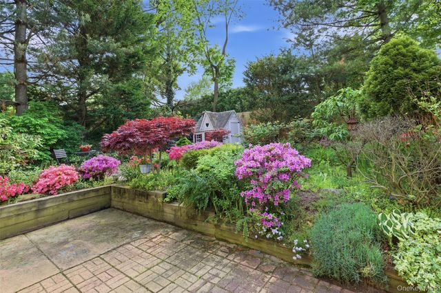 47 Onderdonk Avenue, Manhasset, NY 11030