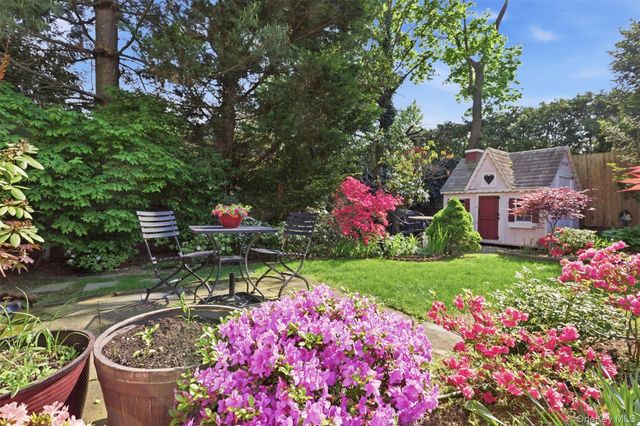 47 Onderdonk Avenue, Manhasset, NY 11030