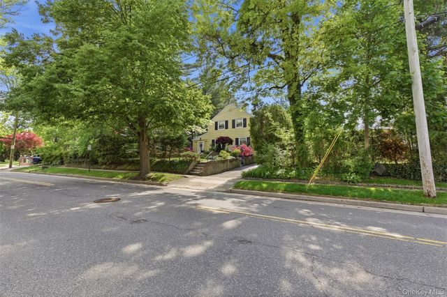 47 Onderdonk Avenue, Manhasset, NY 11030
