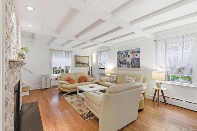 47 Onderdonk Avenue, Manhasset, NY 11030