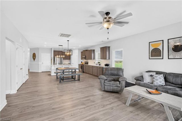 1671 Coopers Hawk Drive, Kernersville, NC 27284