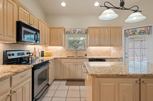 105 St Andrews Loop, Kerrville, TX 78028