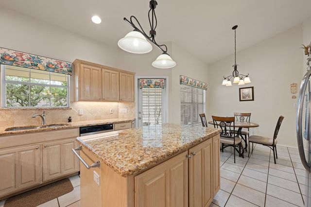 105 St Andrews Loop, Kerrville, TX 78028