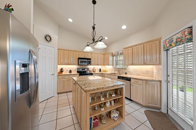 105 St Andrews Loop, Kerrville, TX 78028