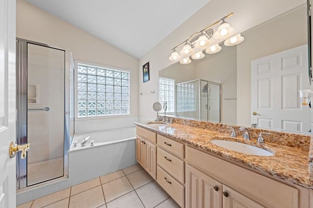 105 St Andrews Loop, Kerrville, TX 78028
