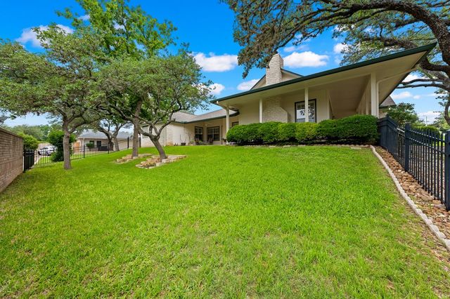 105 St Andrews Loop, Kerrville, TX 78028