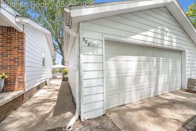 588 Illinois Street, Oceola Township, MI 48843