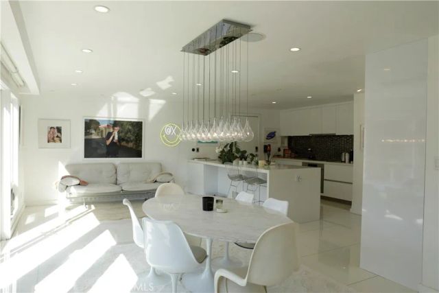 2115 Groveland, Los Angeles, CA 90046