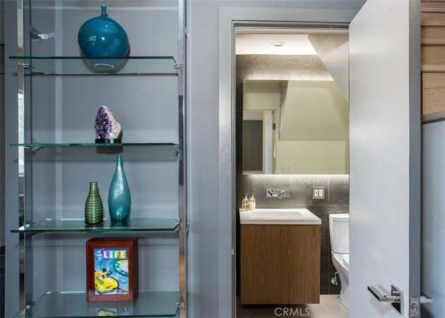 2115 Groveland, Los Angeles, CA 90046