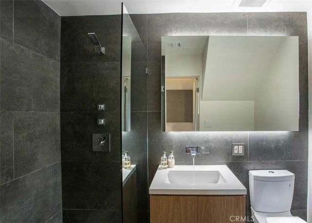 2115 Groveland, Los Angeles, CA 90046