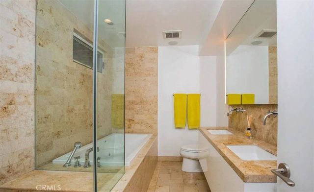 2115 Groveland, Los Angeles, CA 90046
