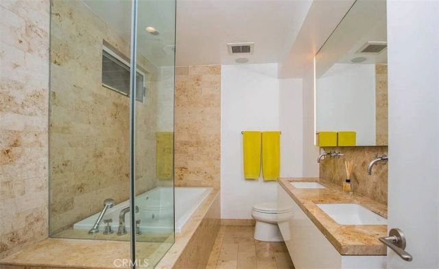 2115 Groveland, Los Angeles, CA 90046